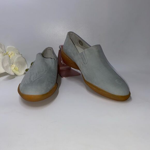 Louis Vuitton Light Gray and Orange Loafers - Picture 3 of 14